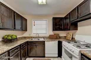 102 Gettysburg Pl, Sandy Springs, GA 30350 - Photo 13