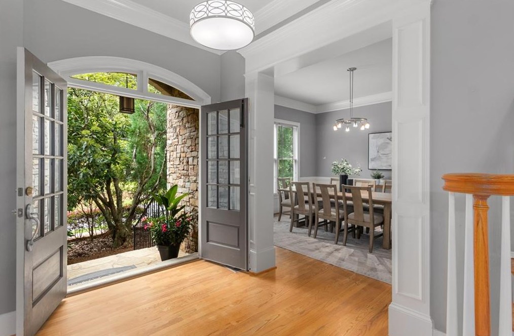 2430 Medlock Cmns, Decatur GA  30030-1599 exterior