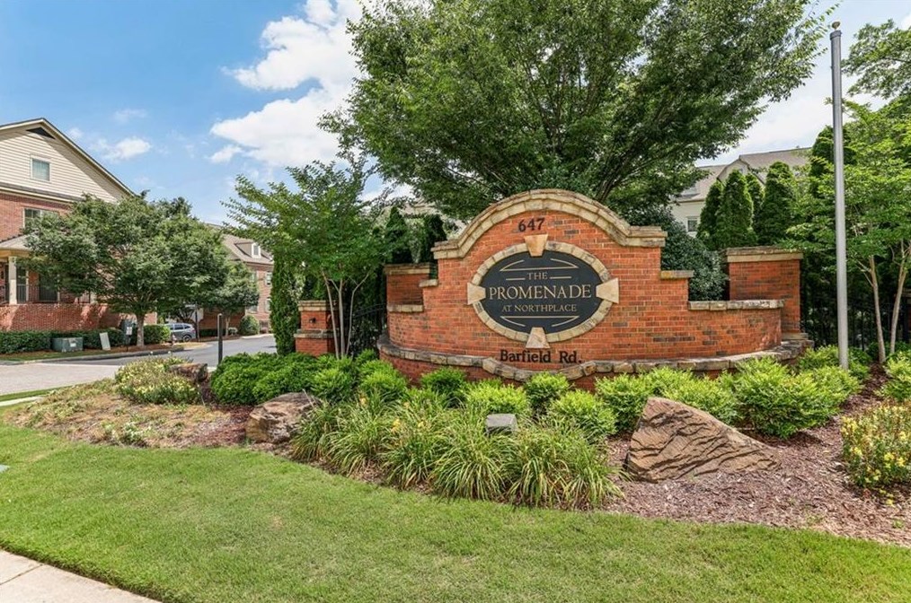 6472 Chariot St, Atlanta GA  30328-4298 exterior