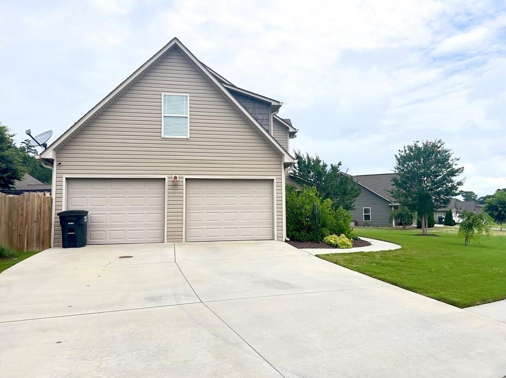 212 Gilmore Cir, Calhoun GA 30701 exterior