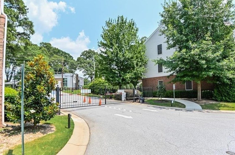 2208 Weldonberry Dr, Atlanta GA  30319-5734 exterior