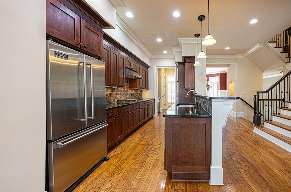 8 Candler Grove Ct, Decatur GA  30030-5506 exterior