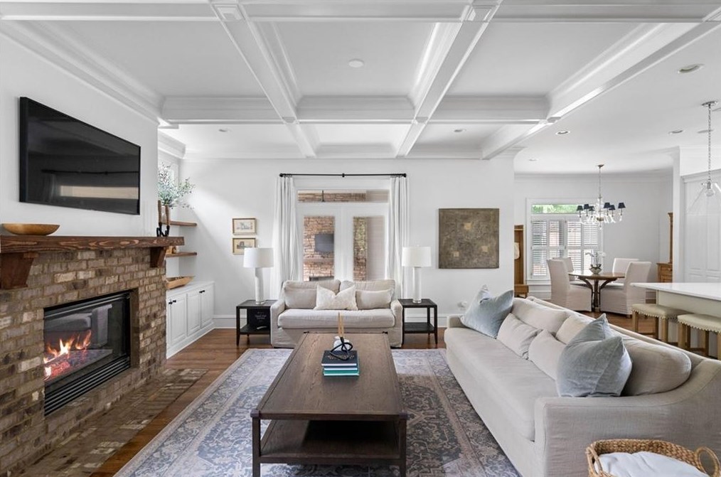 1363 Sylvan Cir, Atlanta GA 30319-3424 exterior