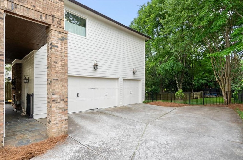 1363 Sylvan Cir, Atlanta GA 30319-3424 exterior