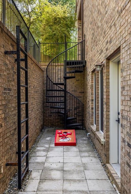 1363 Sylvan Cir, Atlanta GA 30319-3424 exterior