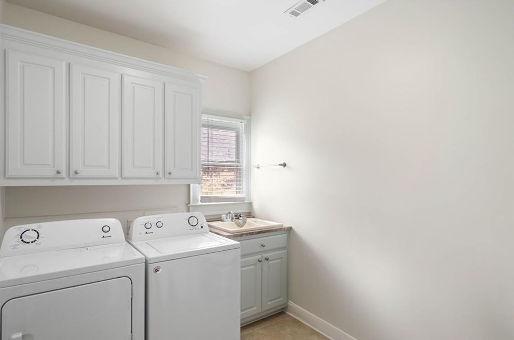 1363 Sylvan Cir, Atlanta GA 30319-3424 exterior