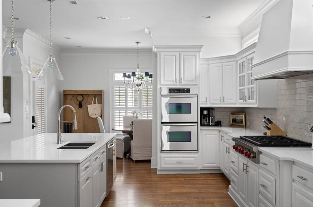 1363 Sylvan Cir, Atlanta GA 30319-3424 exterior