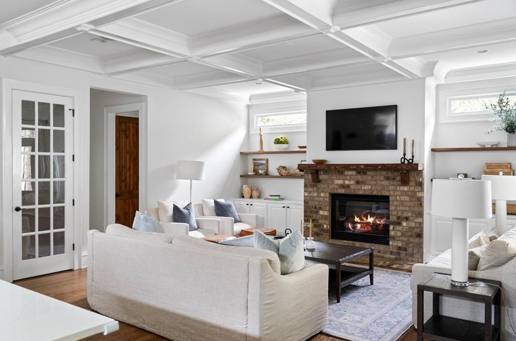 1363 Sylvan Cir, Atlanta GA 30319-3424 exterior