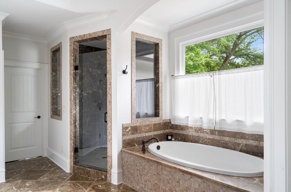 1363 Sylvan Cir, Atlanta GA 30319-3424 exterior