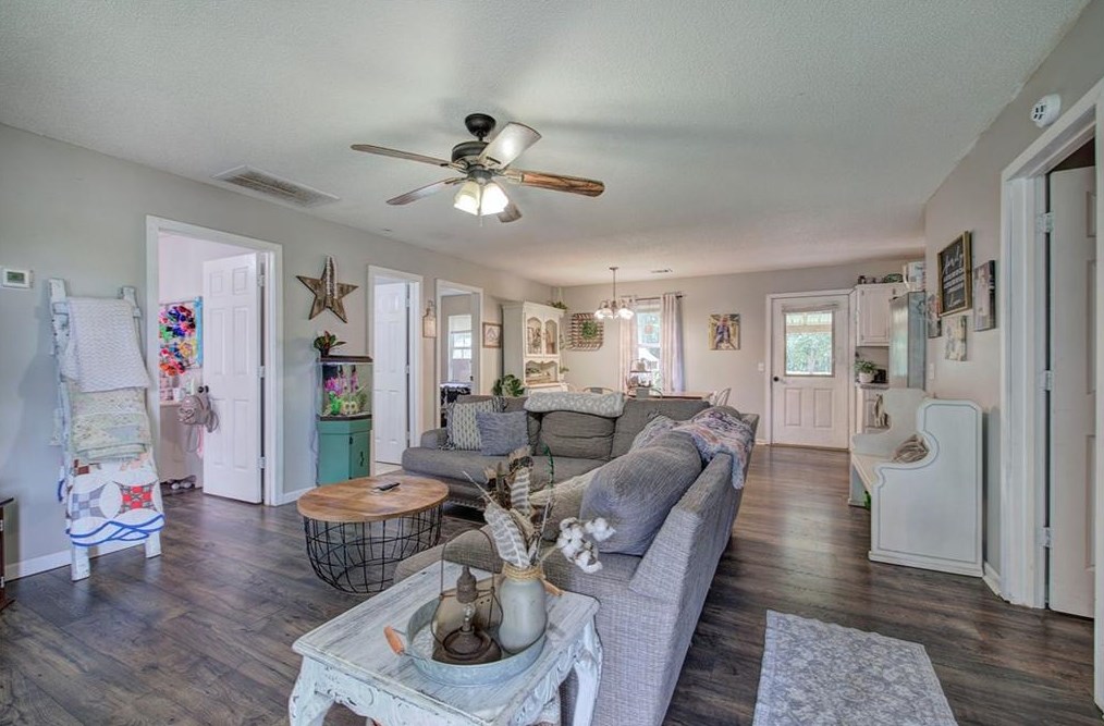 1015 Erwin Hl Church Rd, Calhoun GA 30701-4009 exterior