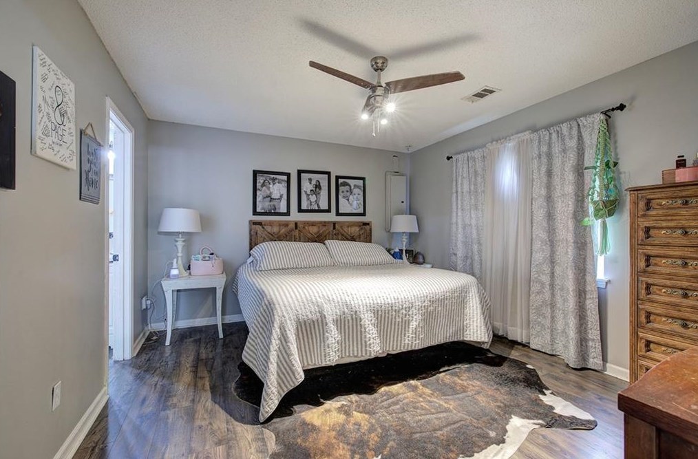 1015 Erwin Hl Church Rd, Calhoun GA 30701-4009 exterior