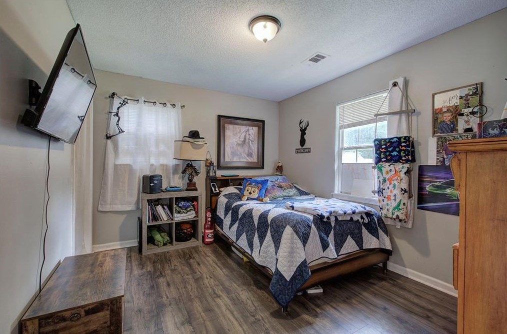 1015 Erwin Hl Church Rd, Calhoun GA 30701-4009 exterior