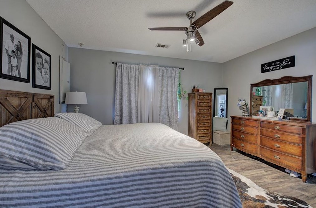 1015 Erwin Hl Church Rd, Calhoun GA 30701-4009 exterior