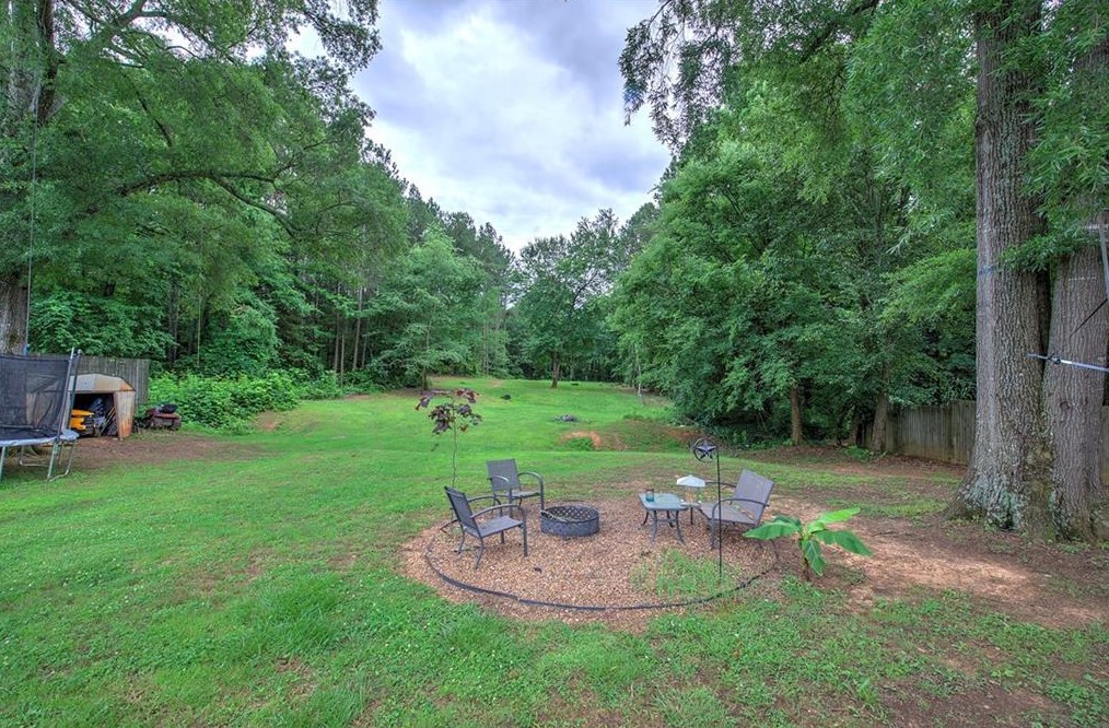 1015 Erwin Hl Church Rd, Calhoun GA 30701-4009 exterior