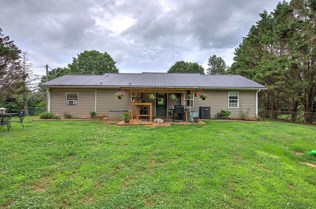 1015 Erwin Hl Church Rd, Calhoun GA 30701-4009 exterior