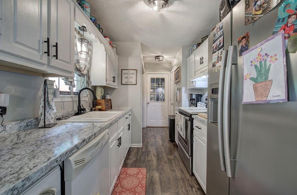 1015 Erwin Hl Church Rd, Calhoun GA 30701-4009 exterior