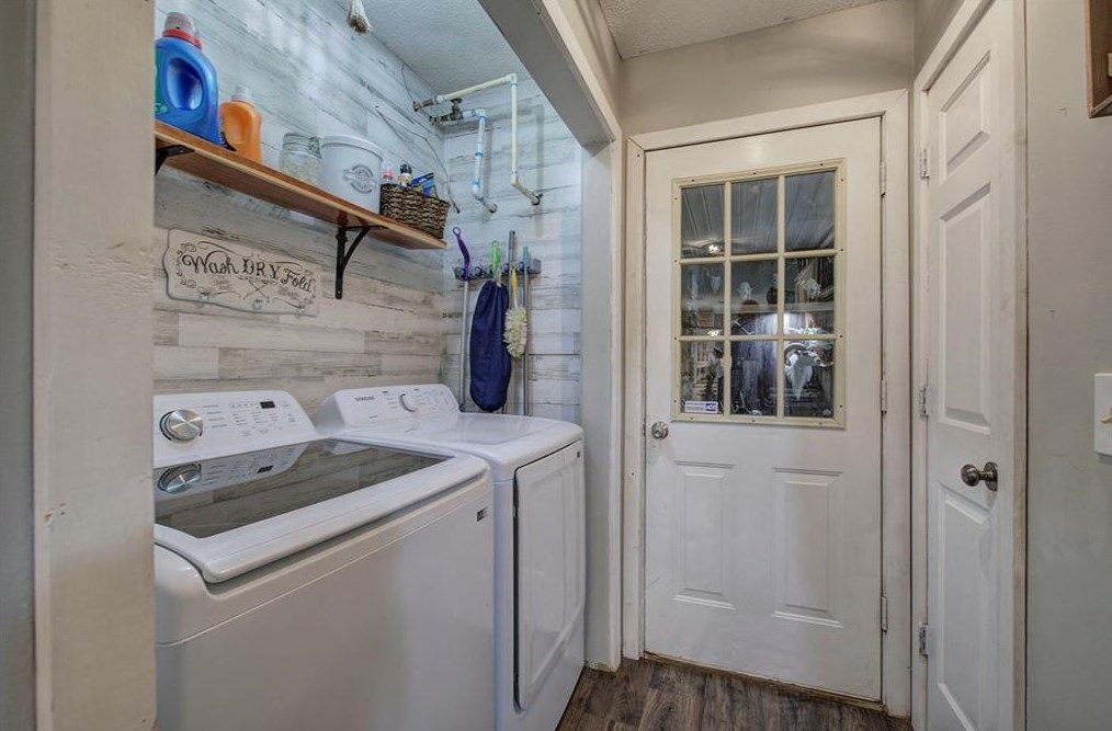 1015 Erwin Hl Church Rd, Calhoun GA 30701-4009 exterior