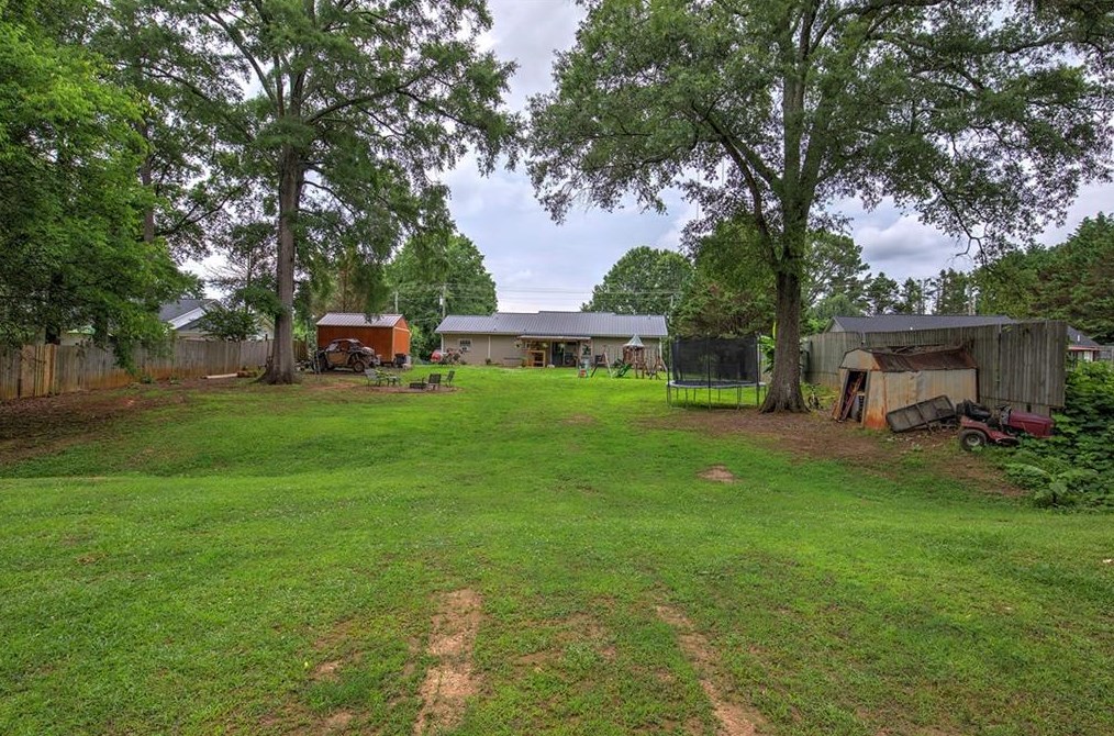 1015 Erwin Hl Church Rd, Calhoun GA 30701-4009 exterior