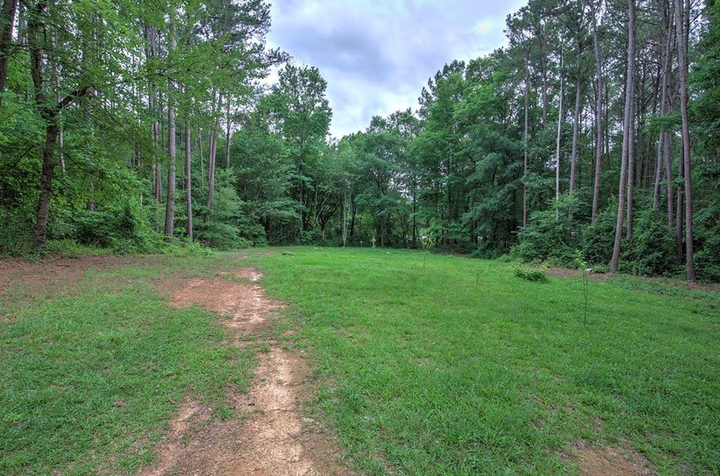 1015 Erwin Hl Church Rd, Calhoun GA 30701-4009 exterior