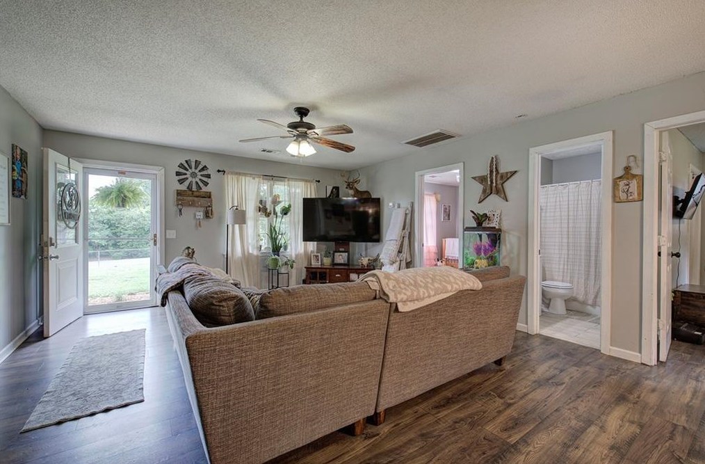 1015 Erwin Hl Church Rd, Calhoun GA 30701-4009 exterior