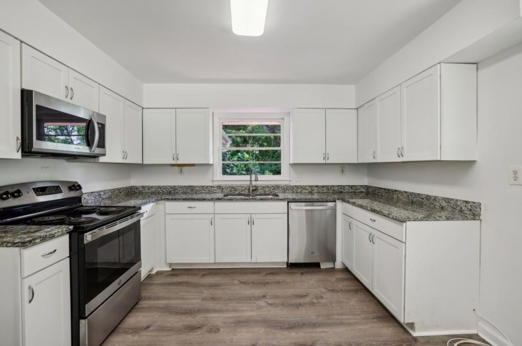 2216 Holly Hill Dr, Decatur GA  30032-5716 exterior