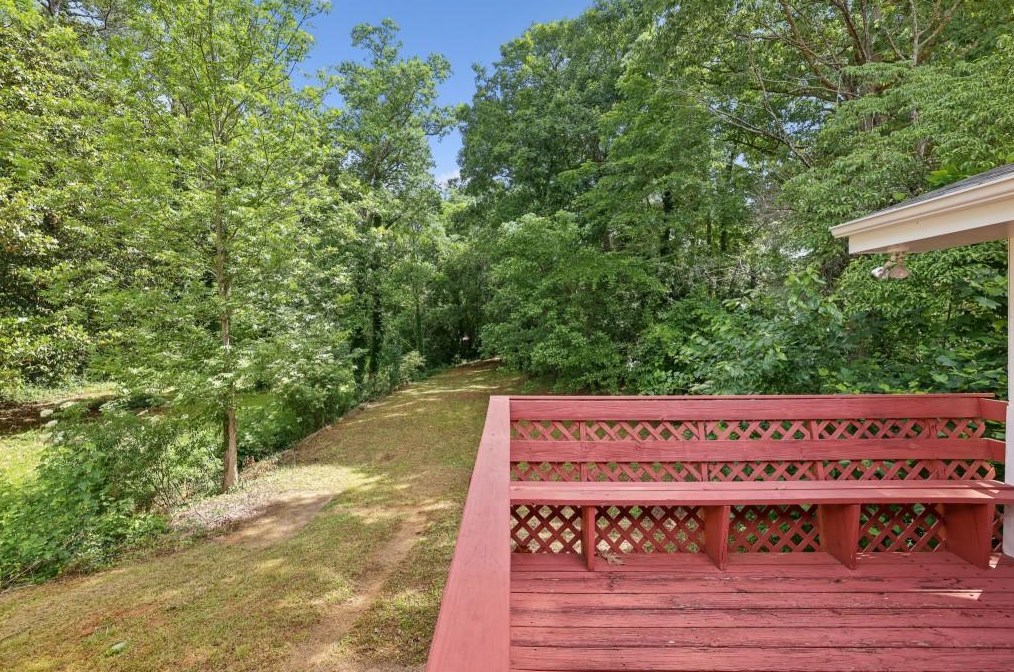 2216 Holly Hl Dr, Decatur GA 30032-5711 exterior