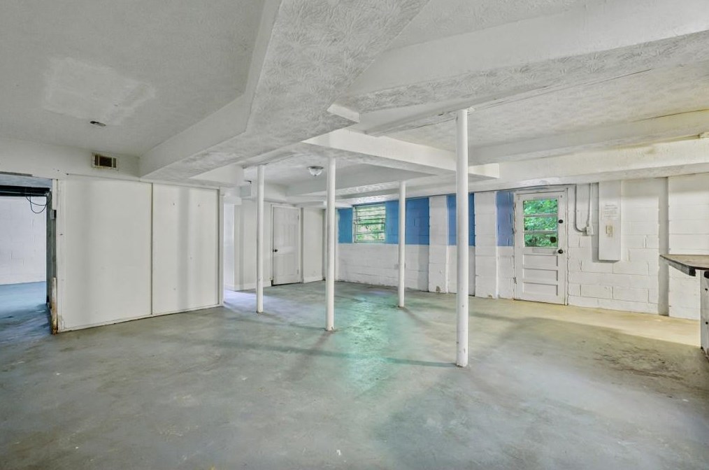 2216 Holly Hl Dr, Decatur GA 30032-5711 exterior