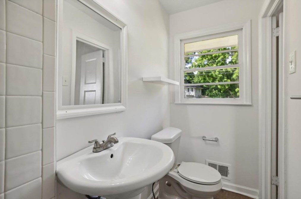 2216 Holly Hl Dr, Decatur GA 30032-5711 exterior