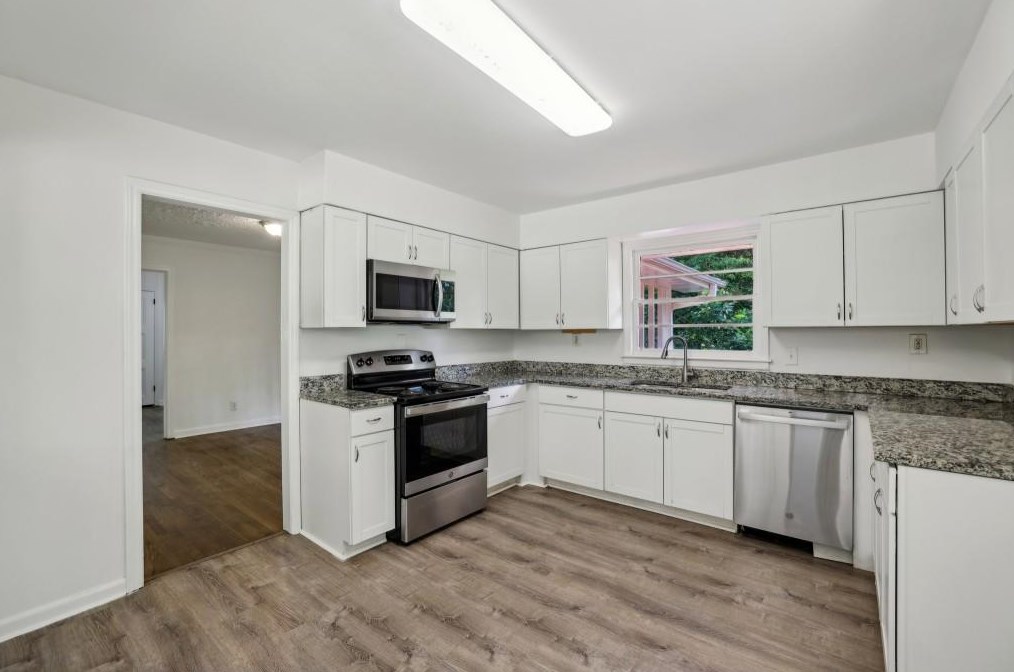 2216 Holly Hl Dr, Decatur GA 30032-5711 exterior