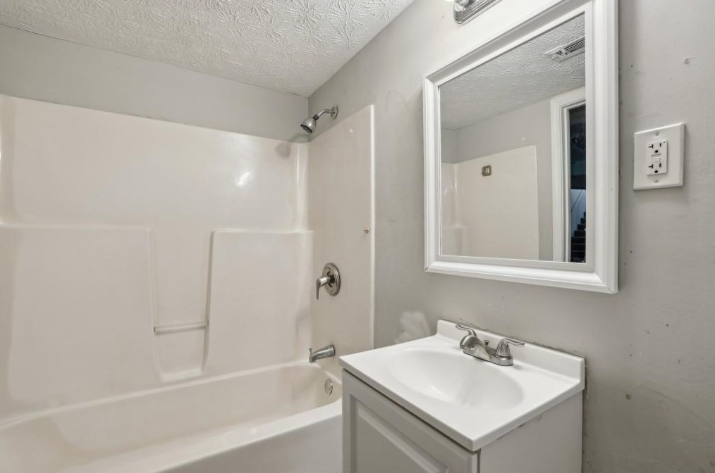 2216 Holly Hl Dr, Decatur GA 30032-5711 exterior