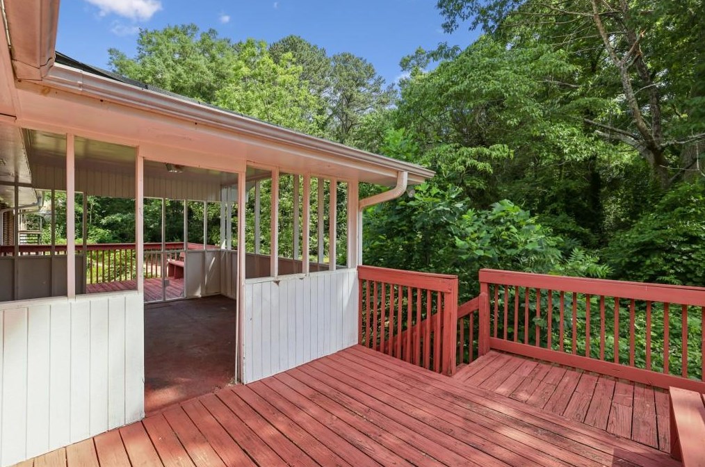 2216 Holly Hl Dr, Decatur GA 30032-5711 exterior