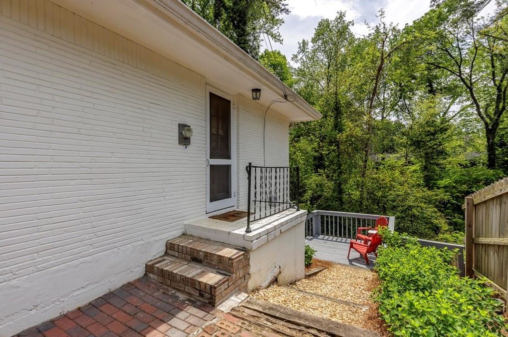 2104 Drew Vly Rd, Atlanta GA  30319-3918 exterior