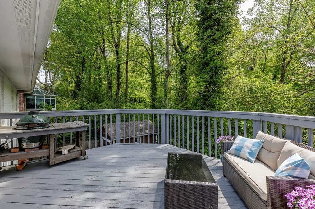 2104 Drew Vly Rd, Atlanta GA  30319-3918 exterior