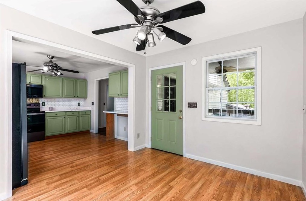 4292 Gregory Ln, Smyrna GA 30082-4427 exterior