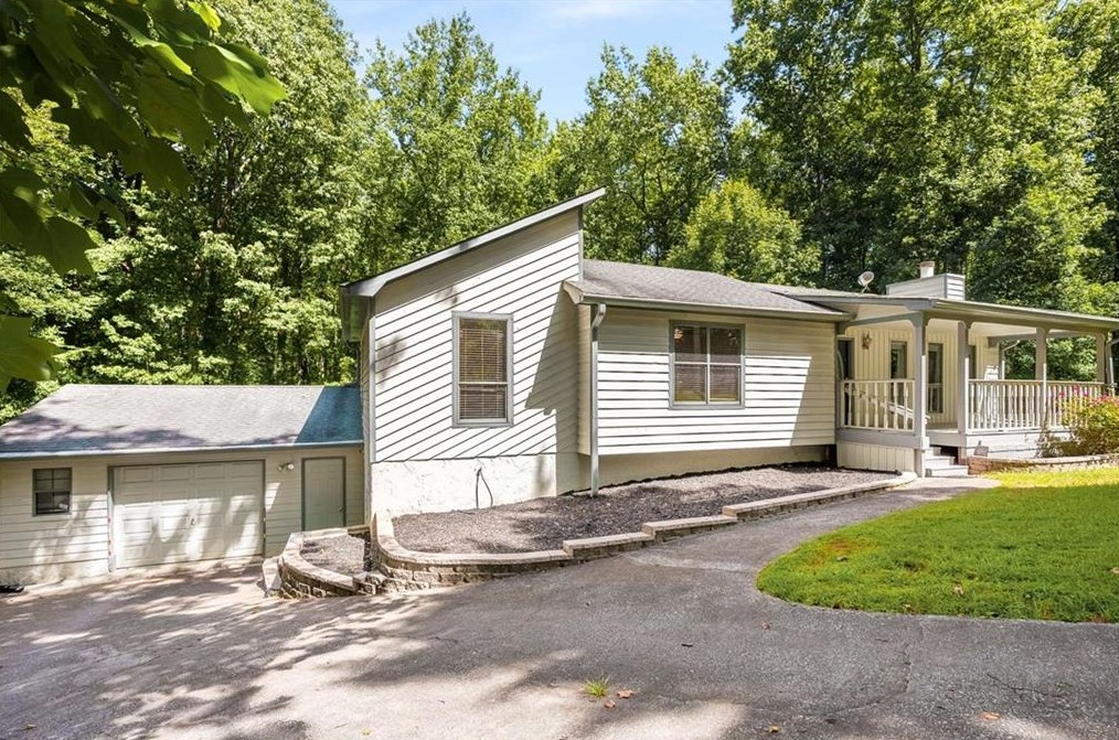 4292 Gregory Ln, Smyrna GA 30082-4427 exterior