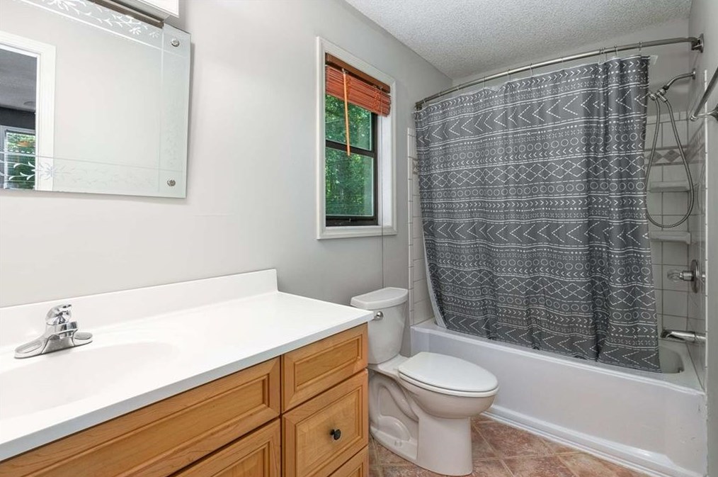 4292 Gregory Ln, Smyrna GA 30082-4427 exterior