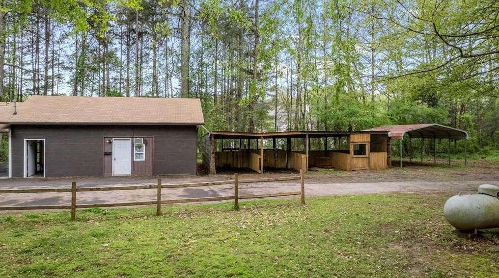 6502 Hearn Rd, Stockbridge GA  30281-1002 exterior