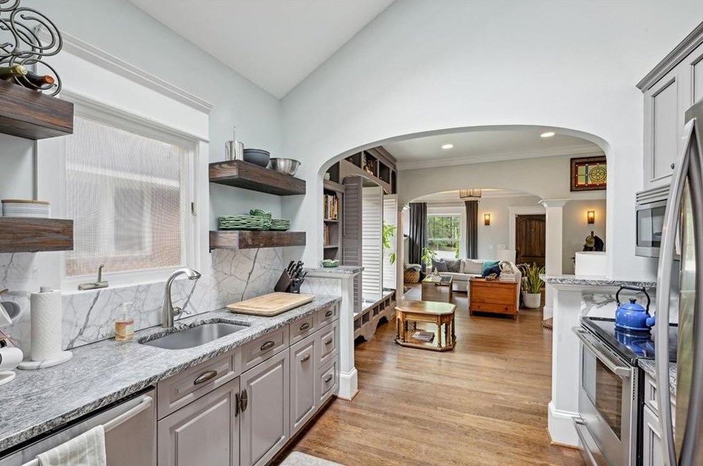 933 Church St, Decatur GA 30030-1527 exterior