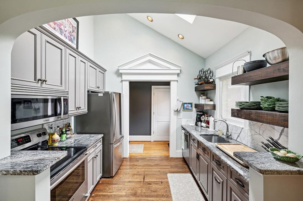 933 Church St, Decatur GA 30030-1527 exterior