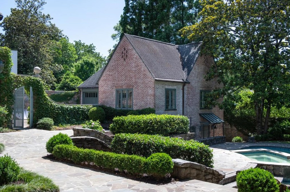 2620 Habersham Rd, Atlanta GA  30305-3573 exterior