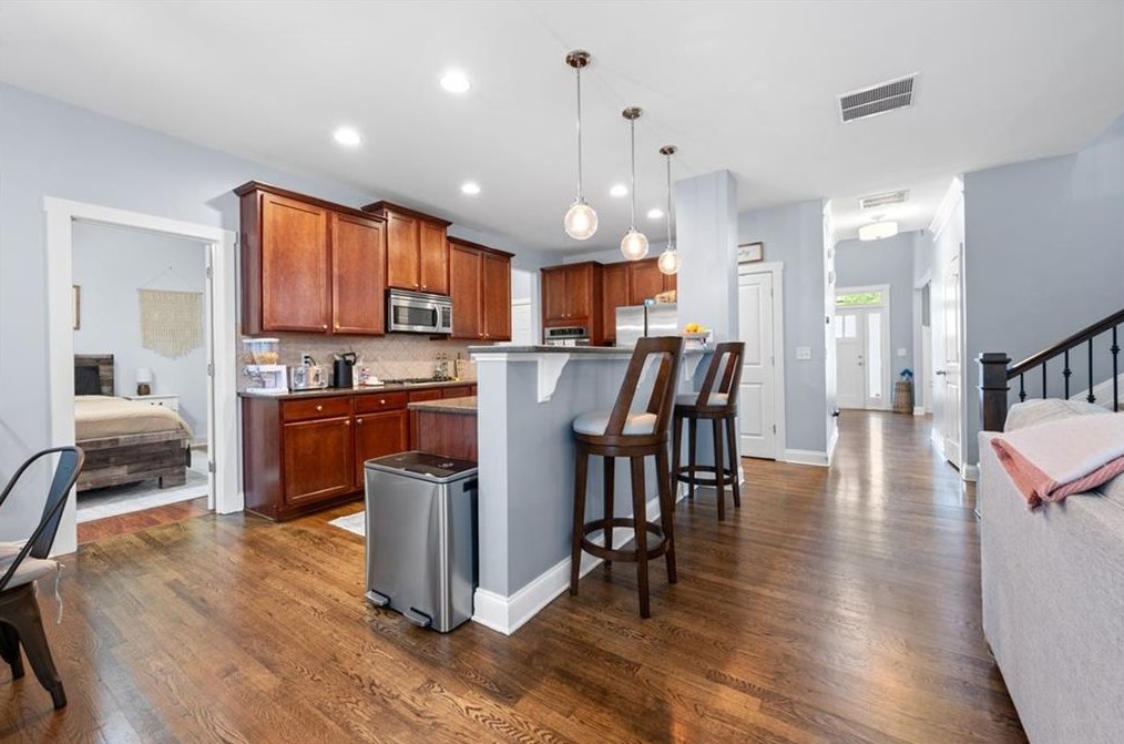 2068 Hatteras Way, Atlanta GA  30318-1083 exterior