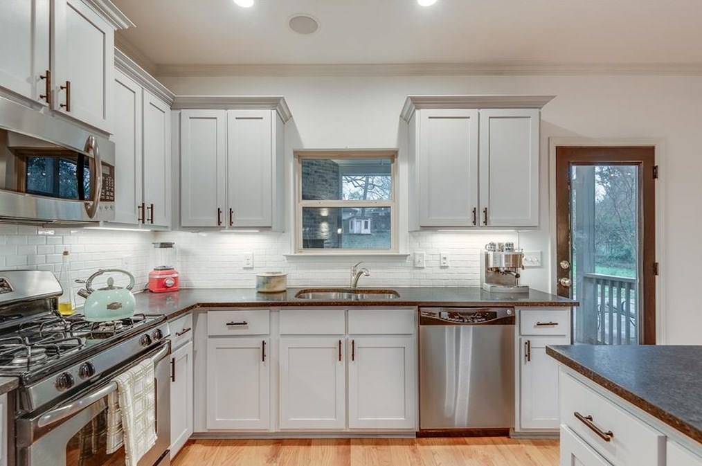 225 Murray Hl Ave, Atlanta GA 30317-1346 exterior