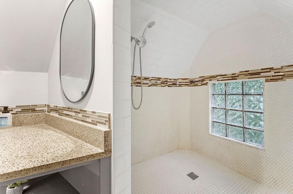 2348 Venetian Dr, Atlanta GA  30311-3357 exterior