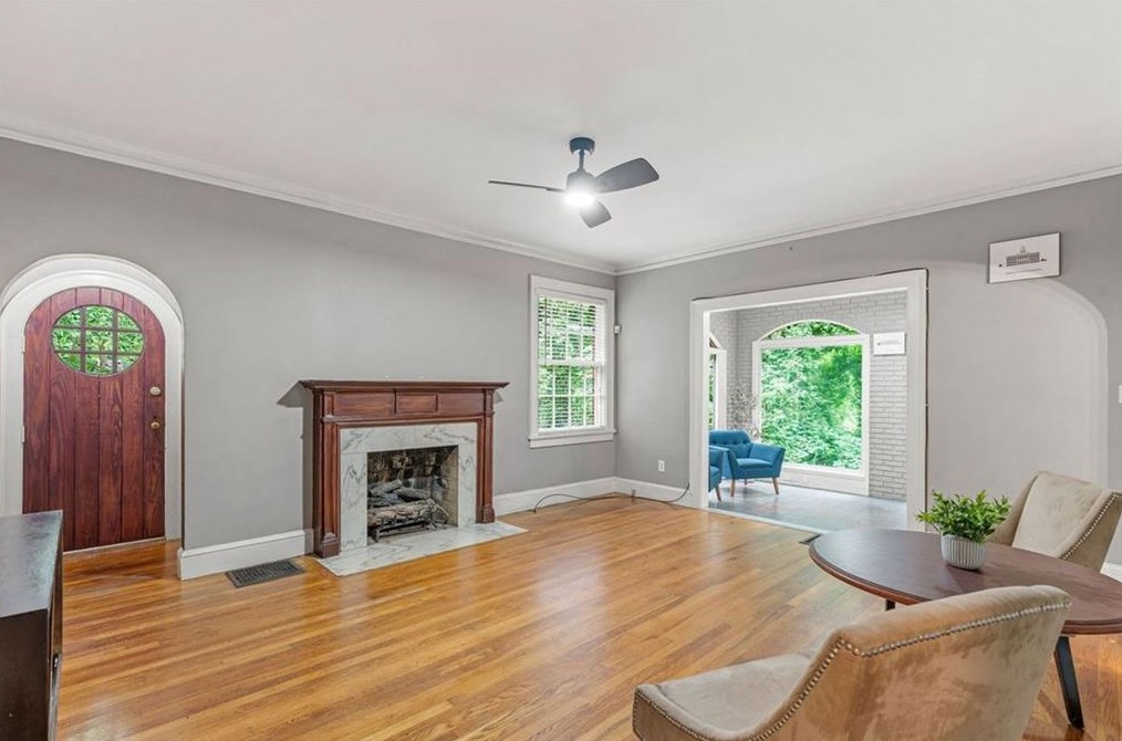 2348 Venetian Dr, Atlanta GA  30311-3357 exterior