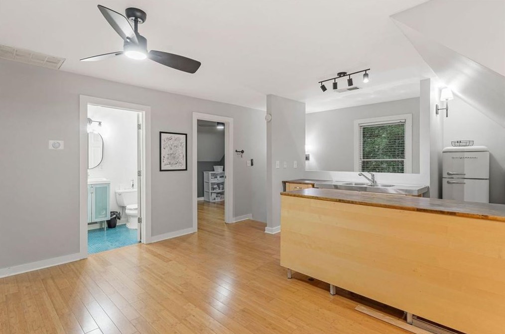 2348 Venetian Dr, Atlanta GA  30311-3357 exterior