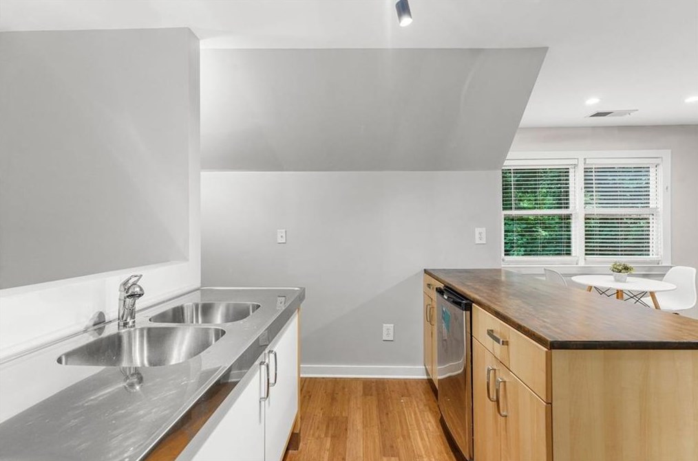 2348 Venetian Dr, Atlanta GA  30311-3357 exterior