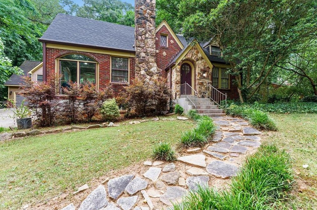 2348 Venetian Dr, Atlanta GA  30311-3357 exterior
