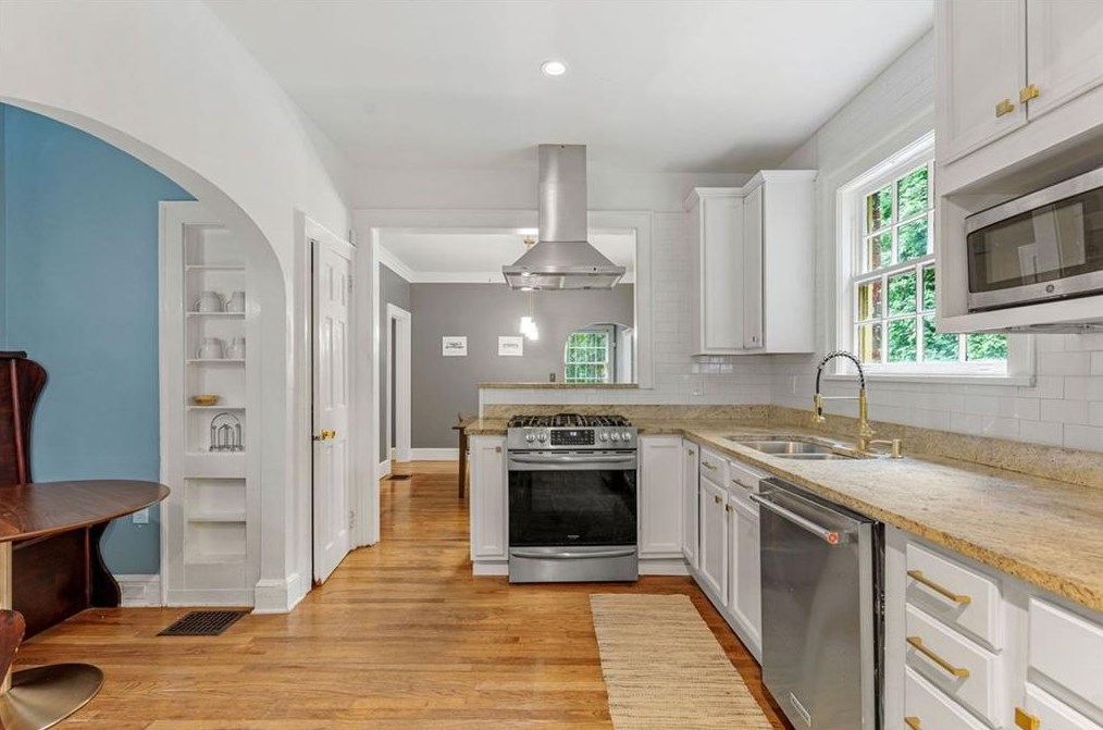 2348 Venetian Dr, Atlanta GA  30311-3357 exterior