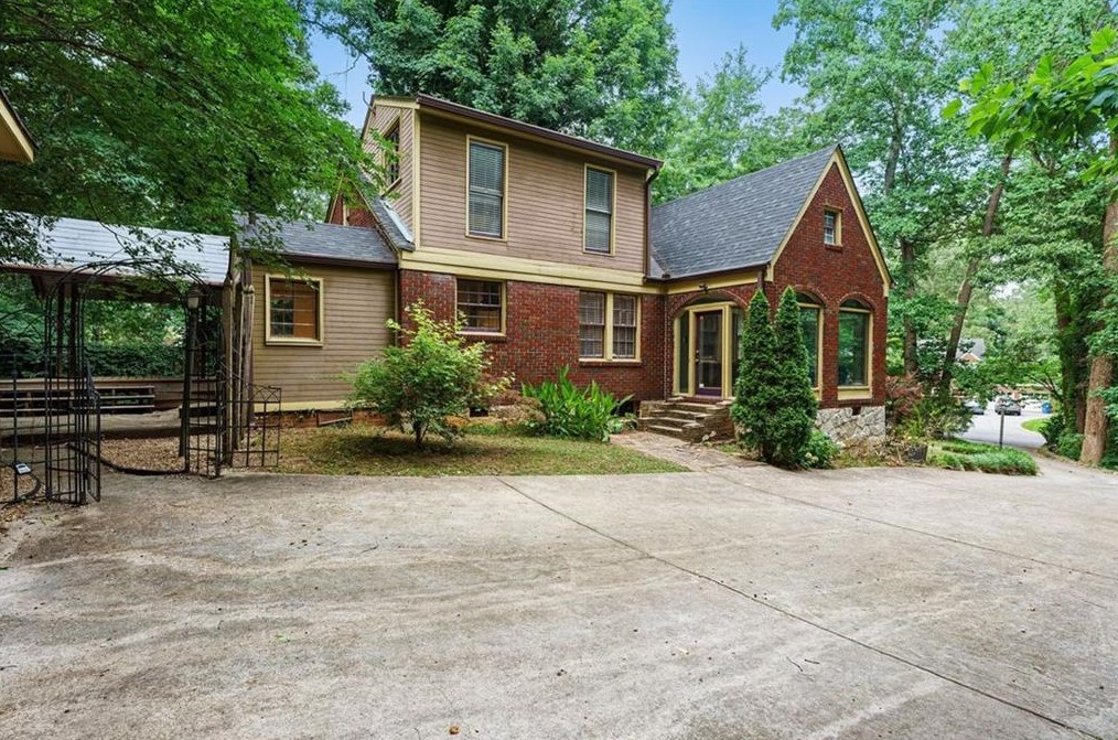 2348 Venetian Dr, Atlanta GA  30311-3357 exterior