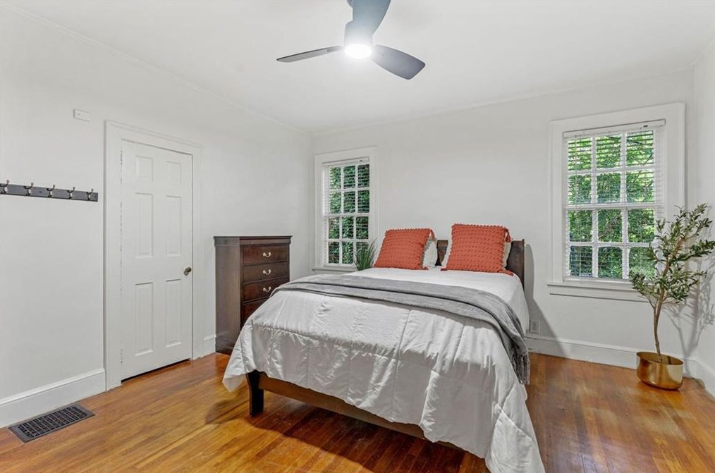 2348 Venetian Dr, Atlanta GA  30311-3357 exterior